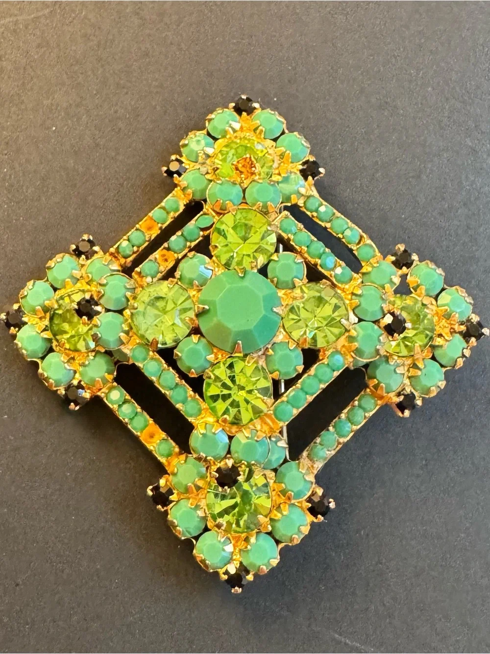 Vintage Juliana green rhinestone and uranium glass brooch and clip on earrings